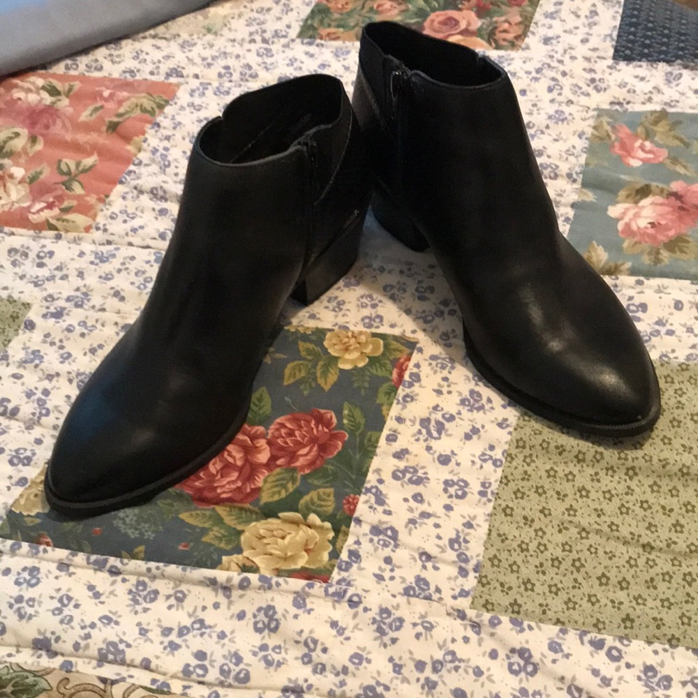 Simply Vera Wang booties!